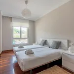 Zubia By People